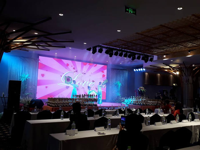 Cho thuê âm thanh hội nghị có karaoke: 2.000.000 đồng